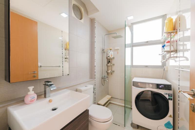 Prive, 39 Punggol Field, Hougang / Punggol / Sengkang, 2 Bedrooms, 883 sqft, Condominium For Sale, by Qristine Goh, 500281046 - Bathroom - PropertyGuru.com.sg