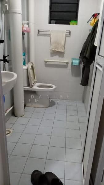 Blk 834 Woodlands, Street 83, 5 Bedrooms, 2,066 sqft, HDB Flat For Sale, by Daniel Lim Yong Joo, 500281068 - Bathroom - PropertyGuru.com.sg