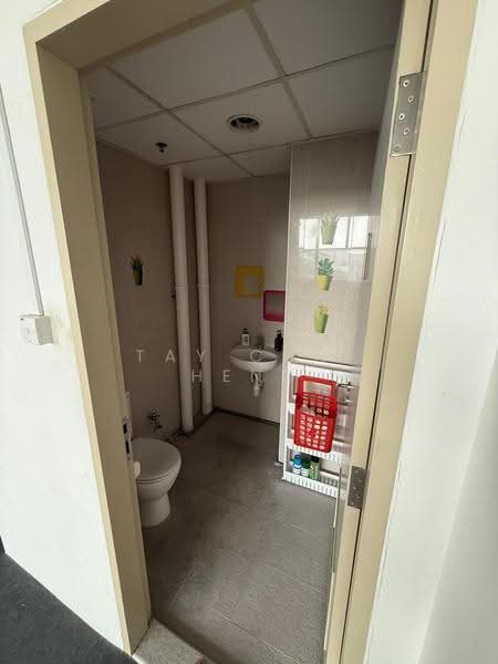 Crescent @ Kallang, 47 Kallang Pudding Road, Macpherson / Potong Pasir, 947 sqft, Light Industrial (B1) For Rent, by Tay Chai Heng, 500281069 - Bathroom - CommercialGuru.com.sg