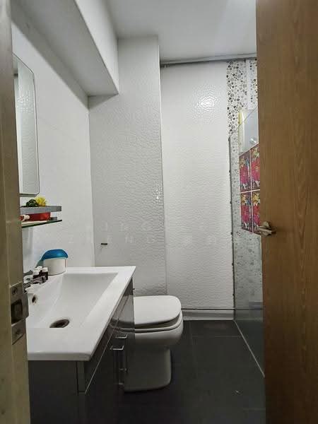 122 Bukit Batok Central, 122 Bukit Batok Central, Dairy Farm / Bukit Panjang / Choa Chu Kang, 4 Bedrooms, 1,593 sqft, HDB Flat For Sale, by Kingsley Zheng 鄭鈞鴻, 500281084 - Bathroom - PropertyGuru.com.sg