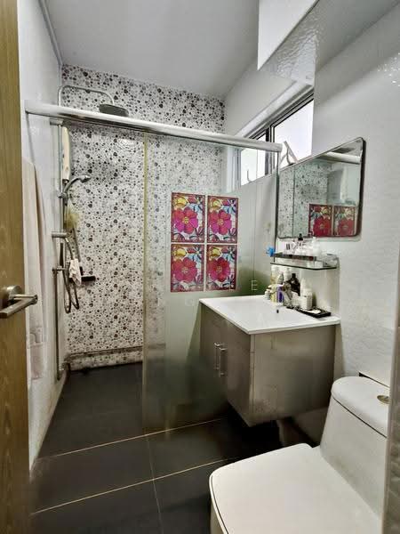 122 Bukit Batok Central, 122 Bukit Batok Central, Dairy Farm / Bukit Panjang / Choa Chu Kang, 4 Bedrooms, 1,593 sqft, HDB Flat For Sale, by Kingsley Zheng 鄭鈞鴻, 500281084 - Bathroom - PropertyGuru.com.sg