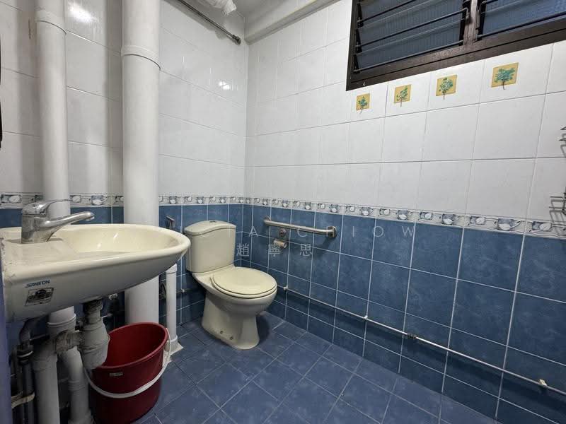 259 Tampines Street 21, 259 Tampines Street 21, Pasir Ris / Tampines, 2 Bedrooms, 1,130 sqft, HDB Flat For Rent, by Tricia Chiow 趙寧思, 500281087 - Bathroom - PropertyGuru.com.sg