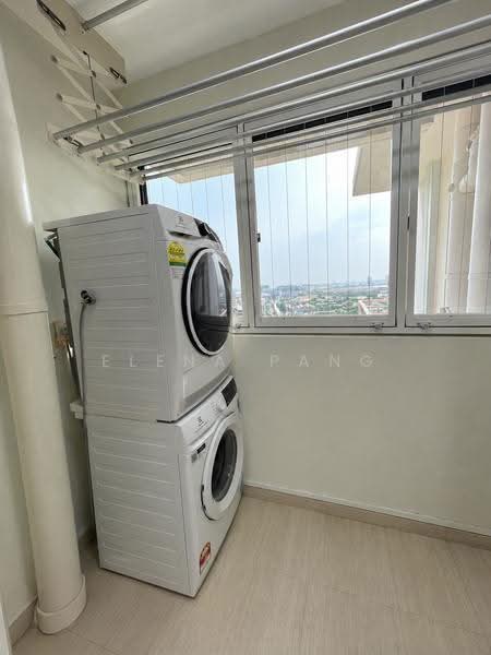 445A Clementi Avenue 3, 445A Clementi Avenue 3, Buona Vista / West Coast / Clementi New Town, 3 Bedrooms, 1,001 sqft, HDB Flat For Rent, by Elena Pang, 500281098 - Balcony - PropertyGuru.com.sg