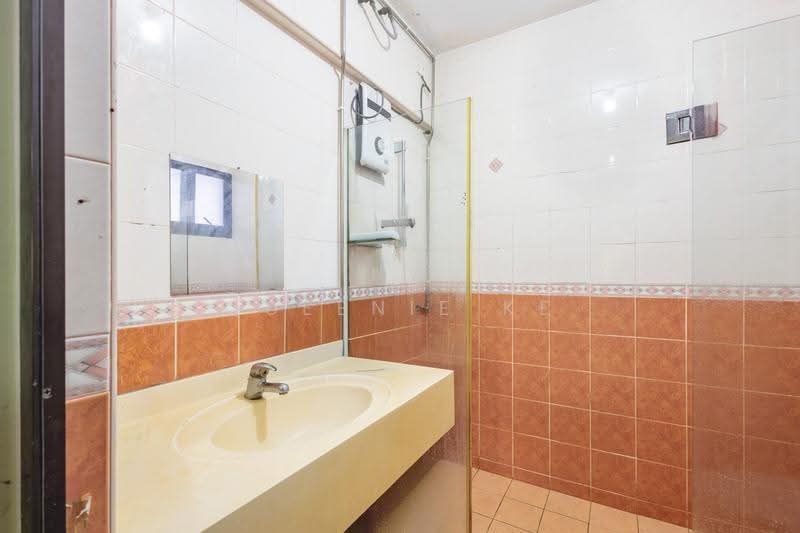 309C Anchorvale Road, 309C Anchorvale Road, Hougang / Punggol / Sengkang, 3 Bedrooms, 1,194 sqft, HDB Flat For Sale, by Queenie Ke, 500281113 - Bathroom - PropertyGuru.com.sg