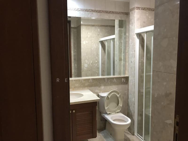 Duchess Crest, 64 Duchess Avenue, Tanglin / Holland / Bukit Timah, 3 Bedrooms, 1,582 sqft, Condominium For Sale, by Reina Tan, 500281119 - Common bath - PropertyGuru.com.sg