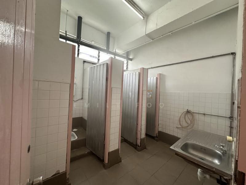 Kapo Factory Building, 80 Playfair Road, Macpherson / Potong Pasir, 1,600 sqft, Light Industrial (B1) For Rent, by Emily Foo, 500281136 - Bathroom - CommercialGuru.com.sg