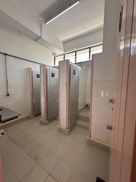 Kapo Factory Building, 80 Playfair Road, Macpherson / Potong Pasir, 1,600 sqft, Light Industrial (B1) For Rent, by Emily Foo, 500281136 - Bathroom - CommercialGuru.com.sg