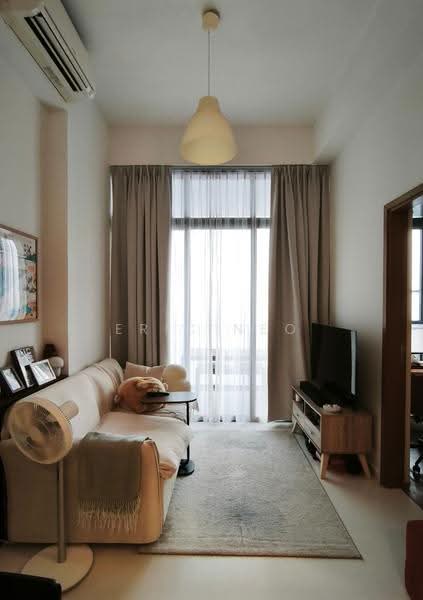 Spottiswoode Suites, 16 Spottiswoode Park Road, Chinatown / Tanjong Pagar, 2 Bedrooms, 581 sqft, Condominium For Sale, by Eric Neo, 500281141 - Living Room - Balcony facing - PropertyGuru.com.sg
