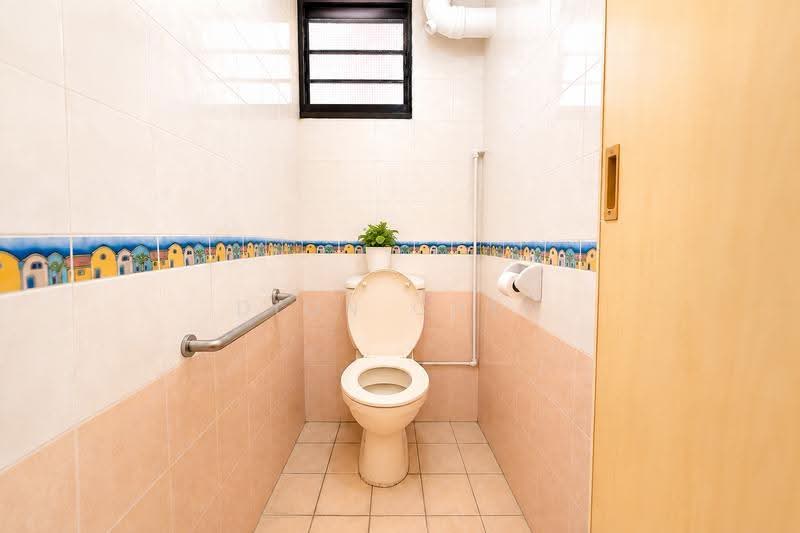 28 Kelantan Road, 28 Kelantan Road, Farrer Park / Serangoon Rd, 2 Bedrooms, 700 sqft, HDB Flat For Sale, by Dion Chen, 500281148 - Bathroom - PropertyGuru.com.sg