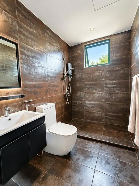 Palmwoods, 452 Upper Changi Road, Bedok / Upper East Coast, 2 Bedrooms, 1,001 sqft, Condominium For Sale, by LB Toh, 500281173 - Bathroom - PropertyGuru.com.sg