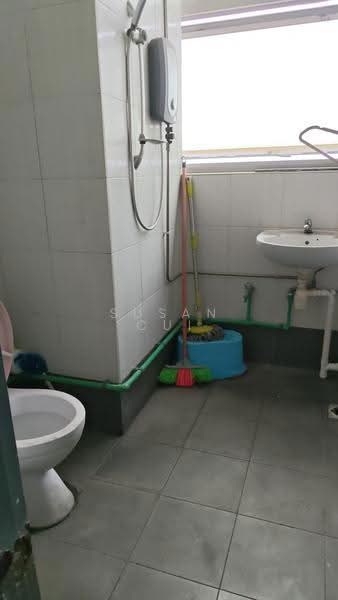 Northstar @ Amk, 7030 Ang Mo Kio Avenue 5, Ang Mo Kio / Bishan / Thomson, 1,300 sqft, Light Industrial (B1) For Rent, by Susan Cui, 500281179 - Bathroom - CommercialGuru.com.sg