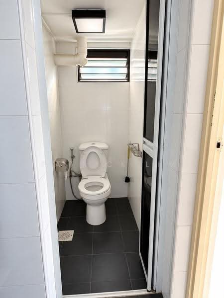 74 Whampoa Drive, 74 Whampoa Drive, Balestier / Toa Payoh, 2 Bedrooms, 710 sqft, HDB Flat For Sale, by Patrick Lim, 500281209 - Bathroom - PropertyGuru.com.sg
