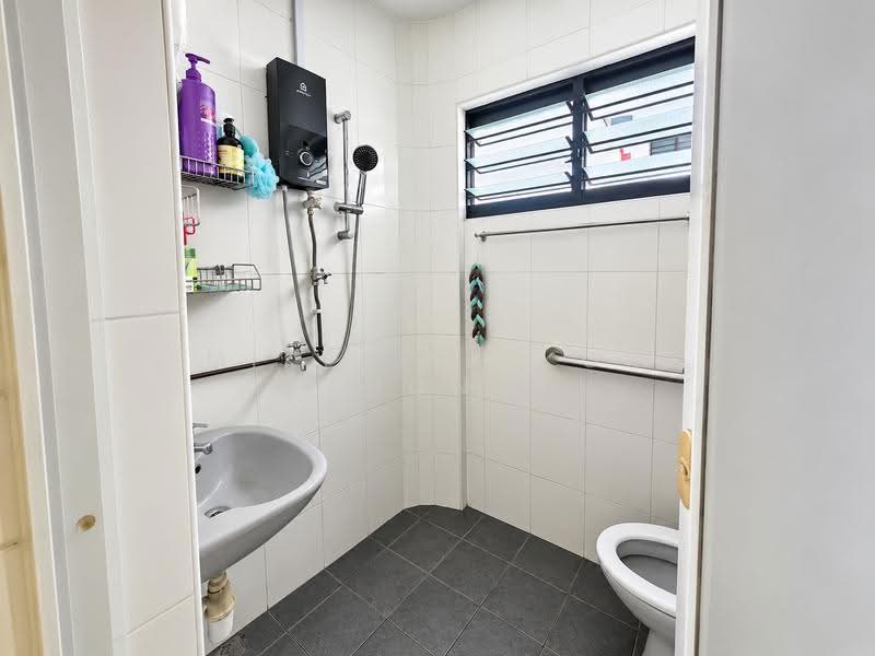 130 Lorong Ah Soo, 130 Lorong Ah Soo, Hougang / Punggol / Sengkang, Room Rental, 120 sqft, HDB Flat For Rent, by Mike Sek Kok Tiong, 500281233 - Bathroom - PropertyGuru.com.sg