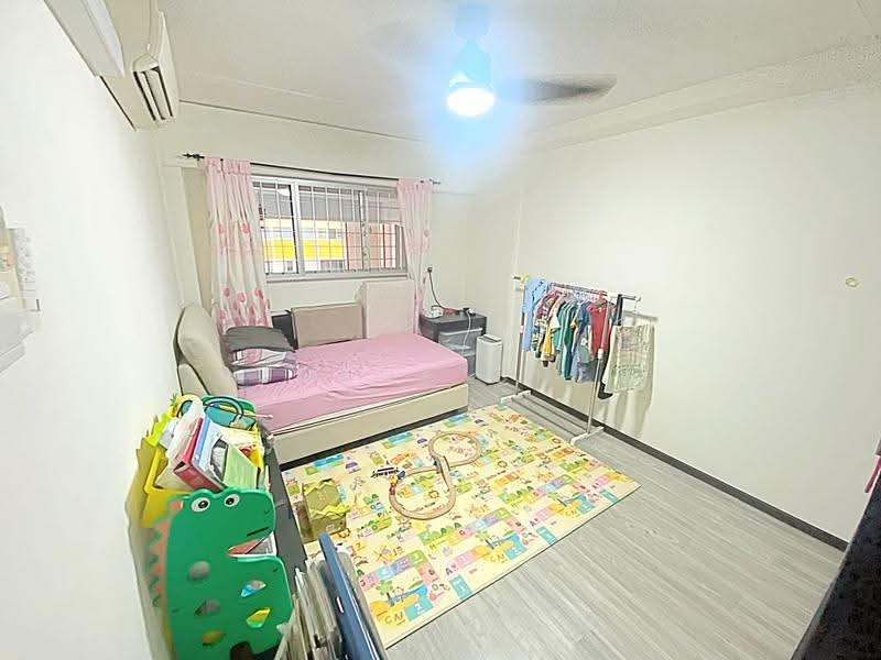 222 Tampines Street 24, 222 Tampines Street 24, Pasir Ris / Tampines, 2 Bedrooms, 786 sqft, HDB Flat For Sale, by Eugene Chen, 500281234 - Bedroom - PropertyGuru.com.sg