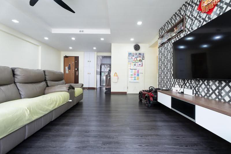 175A Corporation Tiara, 175A Yung Kuang Road, Boon Lay / Jurong / Tuas, 3 Bedrooms, 1,216 sqft, HDB Flat For Sale, by Eric Fam, 500281251 - Living Room - PropertyGuru.com.sg