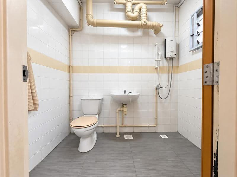 185B Rivervale Crescent, 185B Rivervale Crescent, Hougang / Punggol / Sengkang, 3 Bedrooms, 969 sqft, HDB Flat For Sale, by John Tan, 500281257 - Bathroom - PropertyGuru.com.sg