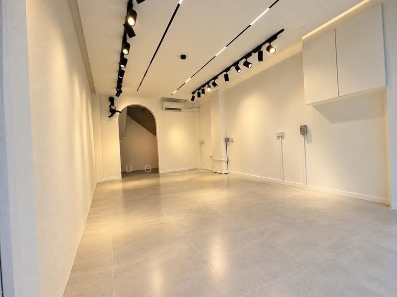 Haji Lane, Beach Road / Bugis / Rochor, 450 sqft, Shop / Shophouse For Rent, by Eugene Tan, 500281278 - Interior - CommercialGuru.com.sg