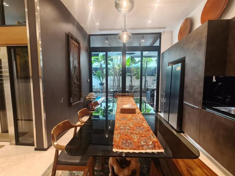Rare Burghley Drive Serangoon Garden Semi D for Rent, Burghley, Hougang / Punggol / Sengkang, 6 Bedrooms, 4,500 sqft, Semi-Detached House For Rent, by Jeremy Liew, 500281283 - Dining Room - PropertyGuru.com.sg