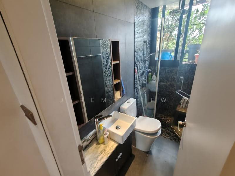 Rare Burghley Drive Serangoon Garden Semi D for Rent, Burghley, Hougang / Punggol / Sengkang, 6 Bedrooms, 4,500 sqft, Semi-Detached House For Rent, by Jeremy Liew, 500281283 - Bathroom - PropertyGuru.com.sg
