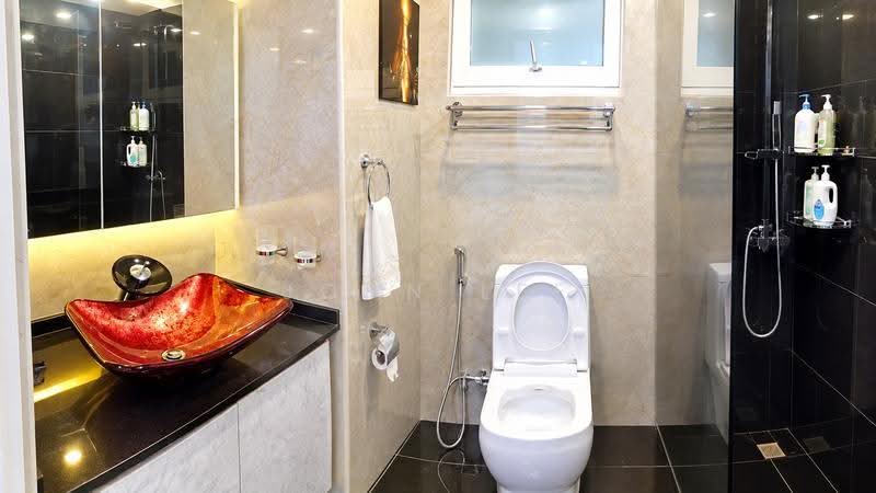 9A Boon Tiong Road, 9A Boon Tiong Road, Alexandra / Commonwealth, 3 Bedrooms, 1,206 sqft, HDB Flat For Sale, by John Lee, 500281289 - Bathroom - PropertyGuru.com.sg