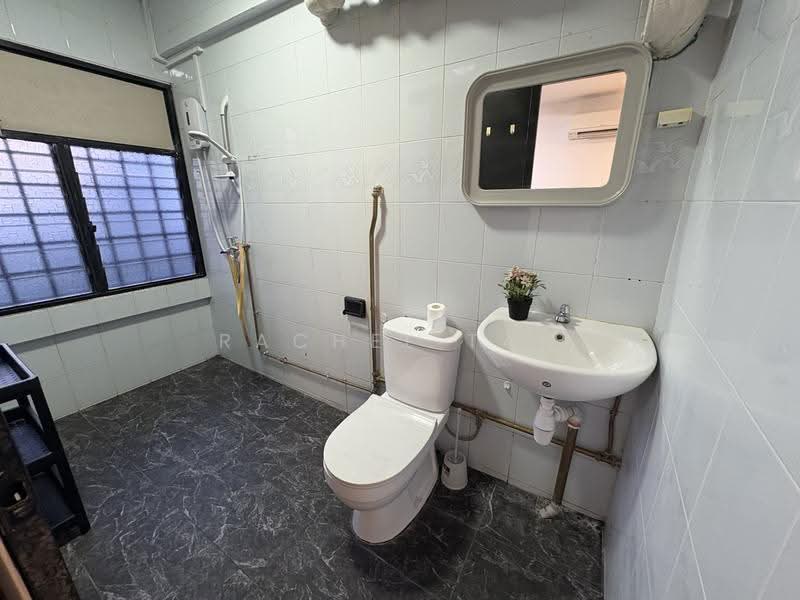 People's Park Complex, 1 Park Road, Boat Quay / Raffles Place / Marina, Room Rental, 250 sqft, Apartment For Rent, by Rachel Tan, 500281298 - Bathroom - PropertyGuru.com.sg