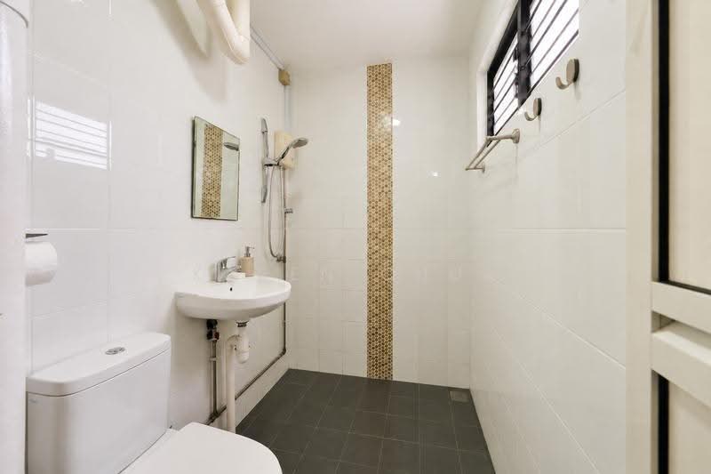 347 Ubi Avenue 1, 347 Ubi Avenue 1, Eunos / Geylang / Paya Lebar, 3 Bedrooms, 1,119 sqft, HDB Flat For Sale, by Karen Chua, 500281299 - Bathroom - PropertyGuru.com.sg