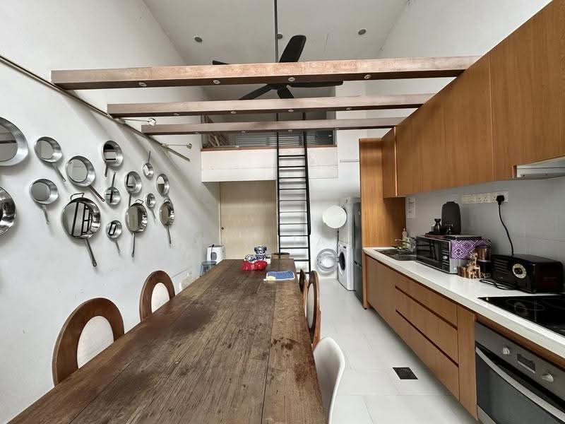 Double Storey Shophouse Unit in Joo Chiat, East Coast / Marine Parade, 1 Bedroom, 700 sqft, Conservation House For Rent, by Yen Tan, 500281325 - Kitchen - PropertyGuru.com.sg