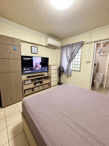 868 Yishun Street 81, 868 Yishun Street 81, Sembawang / Yishun, 3 Bedrooms, 904 sqft, HDB Flat For Sale, by Mandy Chan, 500281328 - Master Bedroom w ensuite bathroom - PropertyGuru.com.sg