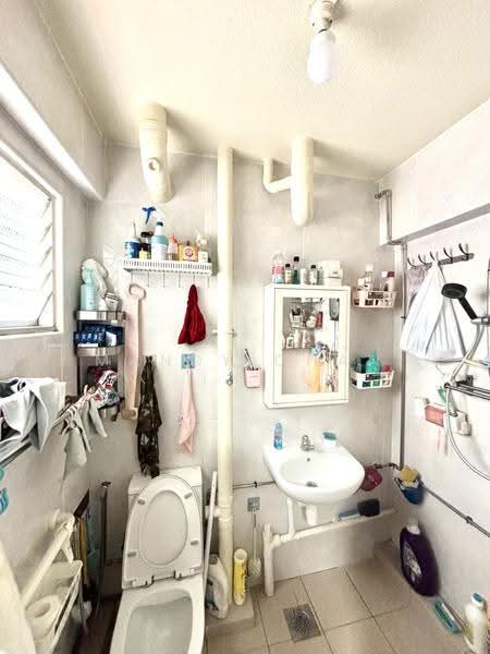 868 Yishun Street 81, 868 Yishun Street 81, Sembawang / Yishun, 3 Bedrooms, 904 sqft, HDB Flat For Sale, by Mandy Chan, 500281328 - Bathroom - PropertyGuru.com.sg