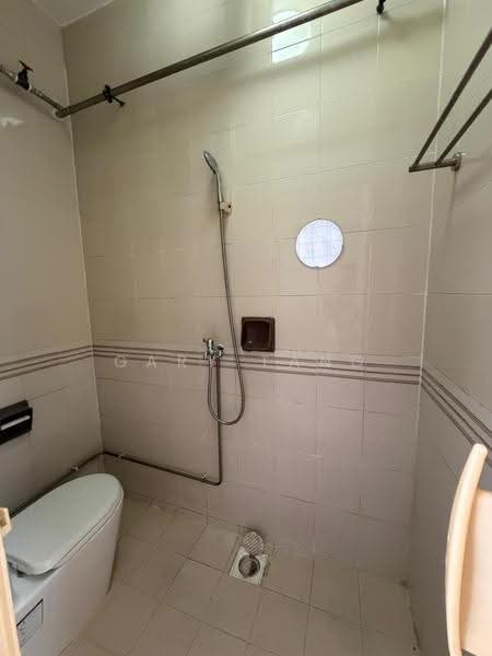 Villa Des Flores, 125 Whitley Road, Newton / Novena, 4 Bedrooms, 1,950 sqft, Condominium For Rent, by Gary Tang, 500281336 - Bathroom - PropertyGuru.com.sg