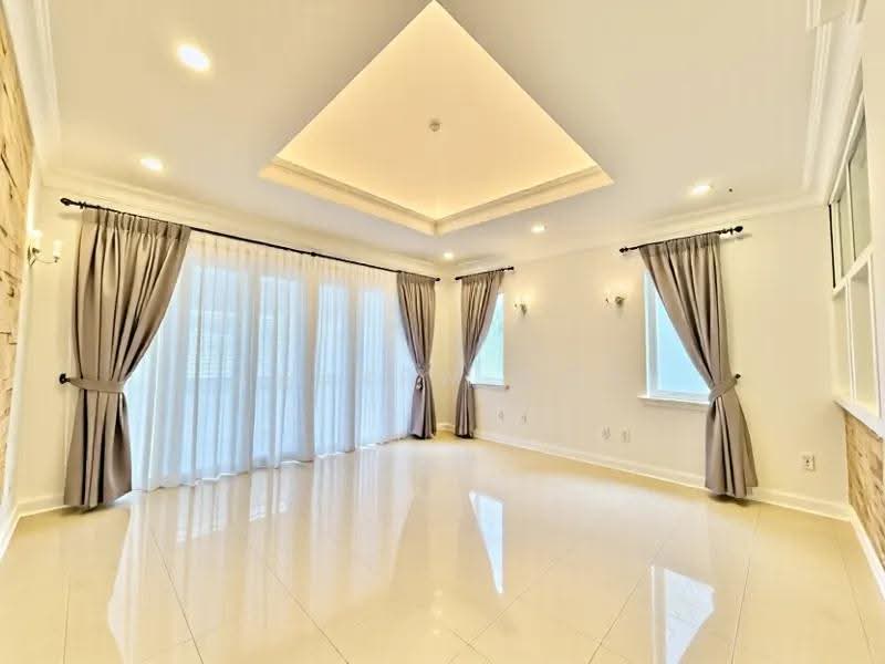 D15 RARE FIND SIGLAP | $16XXPSF | RENOVATED SEMI D | 一席难求, SOUTH FACING | 6 ROOMS 4 BATHS | 10M FRONTAGE | PARK 5 CARS, East Coast / Marine Parade, 6 Bedrooms, 3,318 sqft, Semi-Detached House For Sale, by Andrew Goh, 500281337 - Living Room - PropertyGuru.com.sg