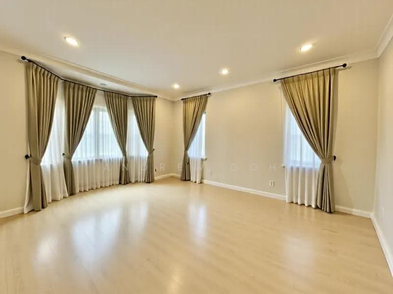 D15 RARE FIND SIGLAP | $16XXPSF | RENOVATED SEMI D | 一席难求, SOUTH FACING | 6 ROOMS 4 BATHS | 10M FRONTAGE | PARK 5 CARS, East Coast / Marine Parade, 6 Bedrooms, 3,318 sqft, Semi-Detached House For Sale, by Andrew Goh, 500281337 - Living Room - PropertyGuru.com.sg
