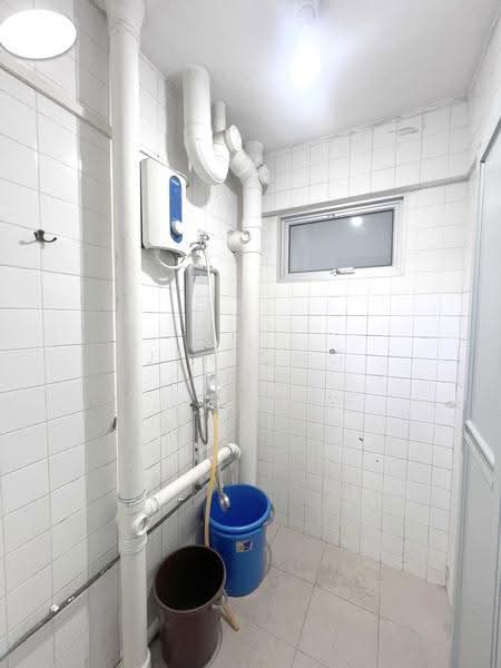 21 Ghim Moh Road, 21 Ghim Moh Road, Tanglin / Holland / Bukit Timah, 2 Bedrooms, 700 sqft, HDB Flat For Rent, by Jen Ong 王秀嬌, 500281340 - Bathroom - PropertyGuru.com.sg