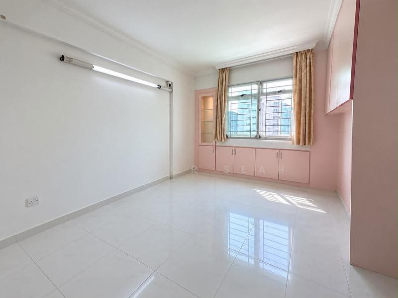 105B Edgefield Plains, 105B Edgefield Plains, Hougang / Punggol / Sengkang, 3 Bedrooms, 1,184 sqft, HDB Flat For Sale, by Victor Seah, 500281371 - Bedroom 2 - PropertyGuru.com.sg