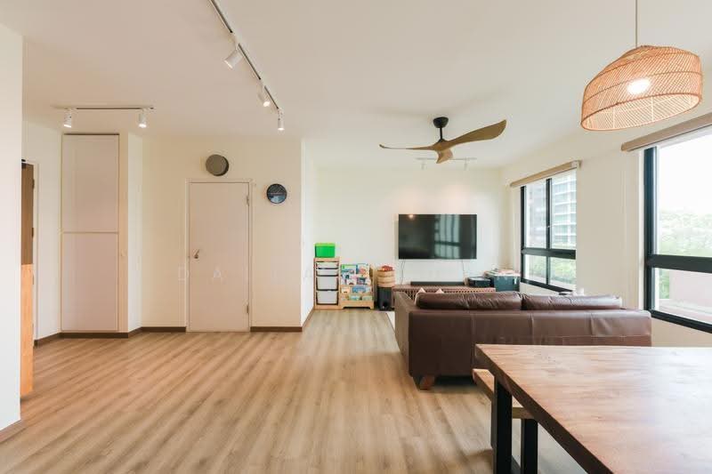 402A Fernvale Lane, 402A Fernvale Lane, Hougang / Punggol / Sengkang, 3 Bedrooms, 1,216 sqft, HDB Flat For Sale, by Dallas Chan, 500281373 - Living Room - PropertyGuru.com.sg
