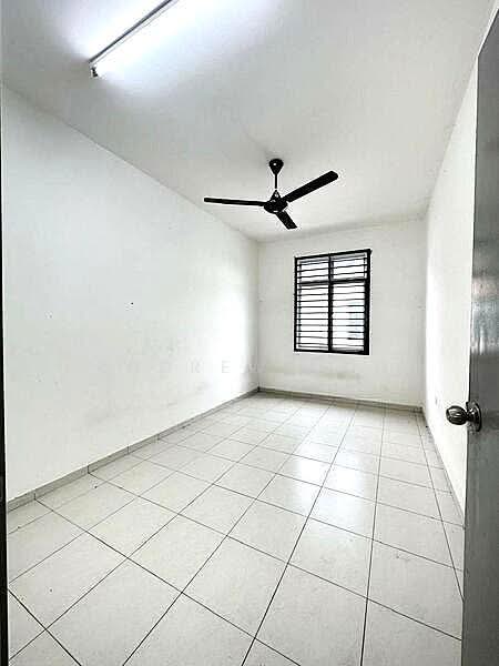 SIGLAP SEMI D | REBUILD | WIDE QUIET ROAD | 路宽地正, REBUILD ONLY | 5 MINS TO MALL | 11M FRONTAGE | REGULAR, East Coast / Marine Parade, 3 Bedrooms, 2,000 sqft, Semi-Detached House For Sale, by Andrew Goh, 500281383 - Interior - PropertyGuru.com.sg