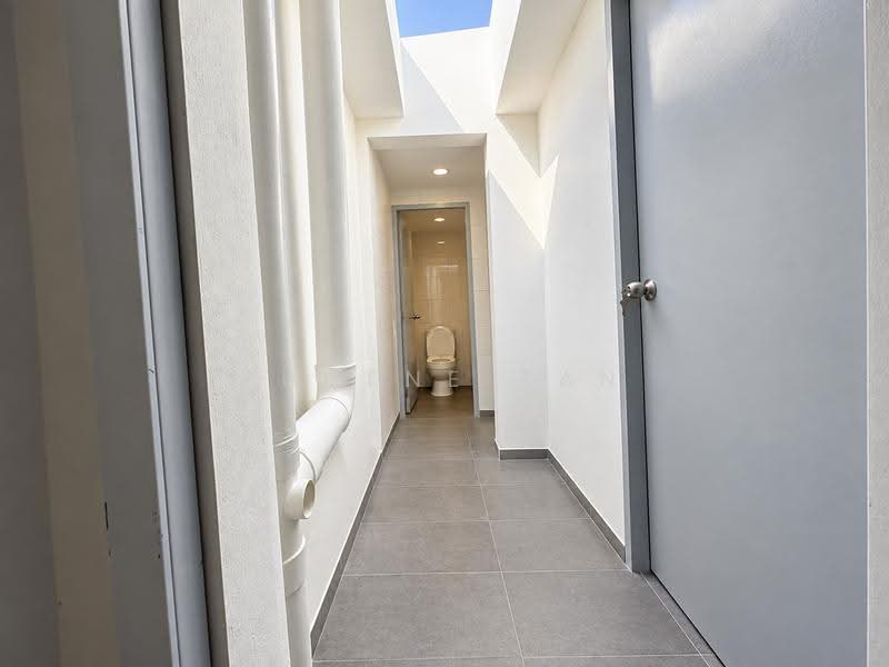 Haji Lane, Beach Road / Bugis / Rochor, 1,800 sqft, Shop / Shophouse For Rent, by Eugene Tan, 500281401 - Bathroom - CommercialGuru.com.sg