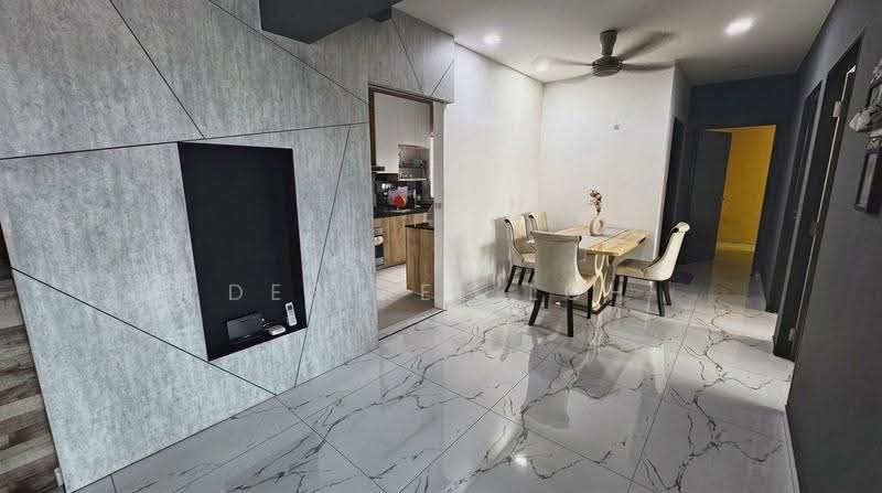 18B MacPherson Residency, 18B Circuit Road, Macpherson / Potong Pasir, 3 Bedrooms, 1,001 sqft, HDB Flat For Sale, by Desiree Loh, 500281433 - Dining Room - PropertyGuru.com.sg