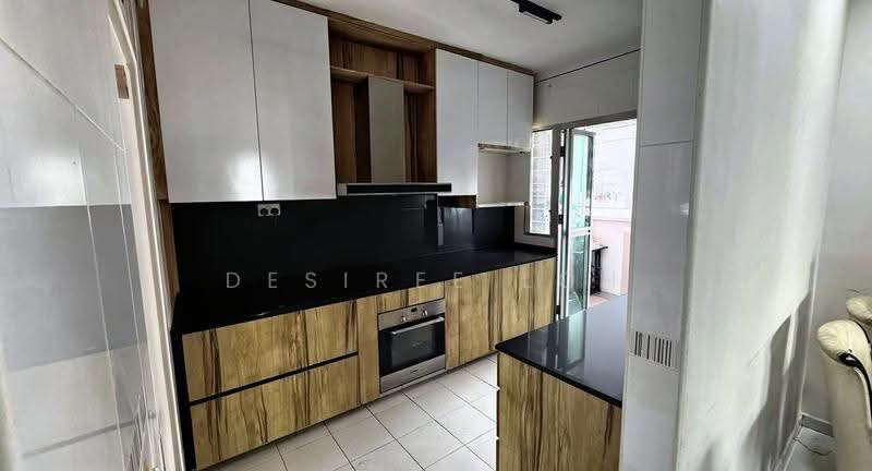 18B MacPherson Residency, 18B Circuit Road, Macpherson / Potong Pasir, 3 Bedrooms, 1,001 sqft, HDB Flat For Sale, by Desiree Loh, 500281433 - Kitchen - PropertyGuru.com.sg