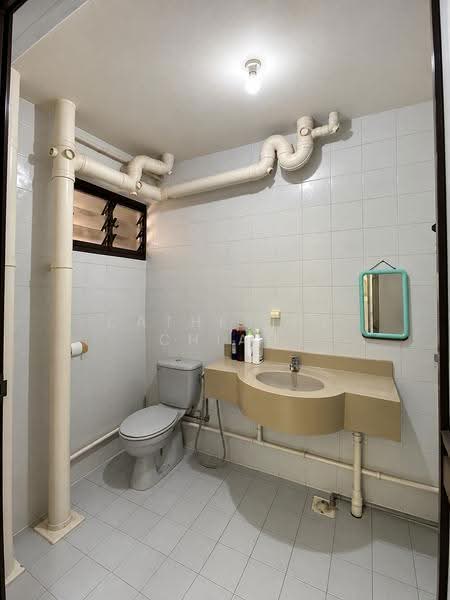 692 Jurong West Central 1, 692 Jurong West Central 1, Boon Lay / Jurong / Tuas, Room Rental, 244 sqft, HDB Flat For Rent, by Catherine Chiam, 500281435 - Bathroom - PropertyGuru.com.sg
