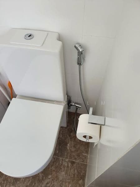 The Centris, 69 Jurong West Central 3, Boon Lay / Jurong / Tuas, 2 Bedrooms, 1,195 sqft, Apartment For Rent, by Nelson Lim, 500281438 - Bathroom - PropertyGuru.com.sg