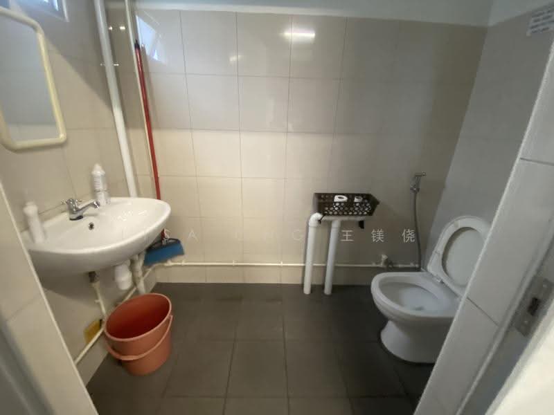 Ispace, 7 Soon Lee Street, Boon Lay / Jurong / Tuas, 3,423 sqft, Factory / Workshop (B2) For Sale, by Lisa Ong 王镁侥, 500281442 - Bathroom - CommercialGuru.com.sg