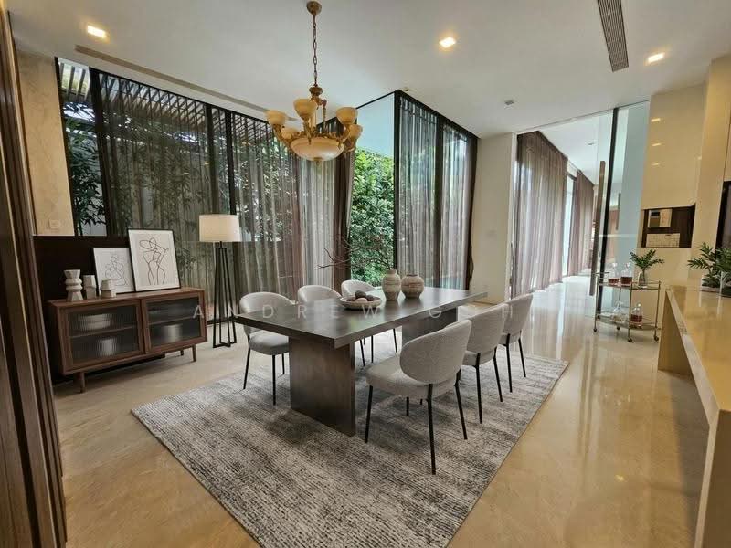$19XX PSF BUILT | GOODMAN DETACHED | SOUTH FACING | 八方来财, POOL & LIFT | 8 MINS TO MRT AND MALL | GOOD HSE NUMBER, East Coast / Marine Parade, 7 Bedrooms, 9,930 sqft, Detached House For Sale, by Andrew Goh, 500281455 - Dining Room - PropertyGuru.com.sg