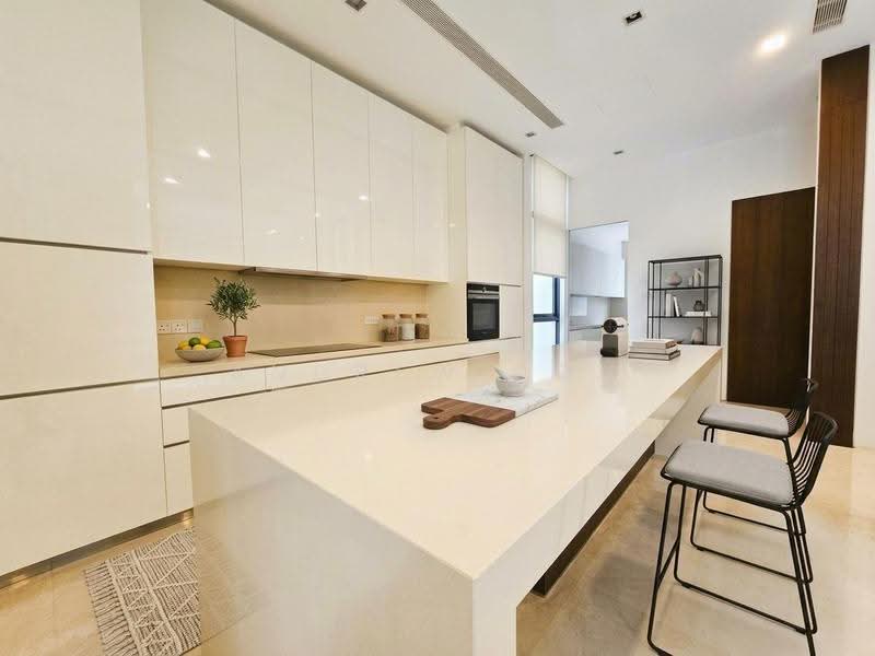 $19XX PSF BUILT | GOODMAN DETACHED | SOUTH FACING | 八方来财, POOL & LIFT | 8 MINS TO MRT AND MALL | GOOD HSE NUMBER, East Coast / Marine Parade, 7 Bedrooms, 9,930 sqft, Detached House For Sale, by Andrew Goh, 500281455 - Kitchen - PropertyGuru.com.sg