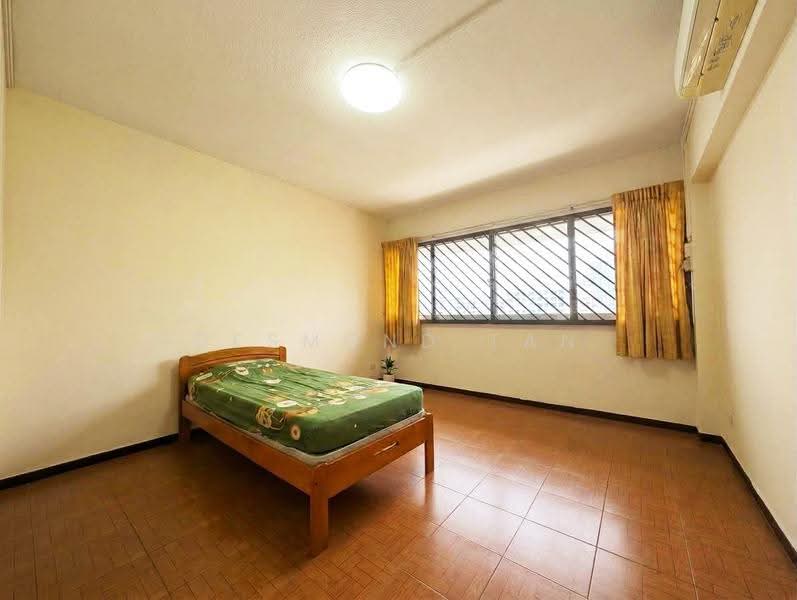 863 Tampines Street 83, 863 Tampines Street 83, Pasir Ris / Tampines, 4 Bedrooms, 1,572 sqft, HDB Flat For Sale, by Desmond Tan, 500281464 - Bedroom - PropertyGuru.com.sg