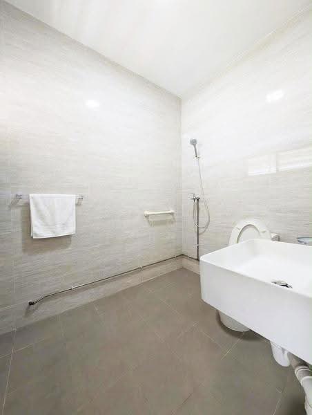 863 Tampines Street 83, 863 Tampines Street 83, Pasir Ris / Tampines, 4 Bedrooms, 1,572 sqft, HDB Flat For Sale, by Desmond Tan, 500281464 - Bathroom - PropertyGuru.com.sg