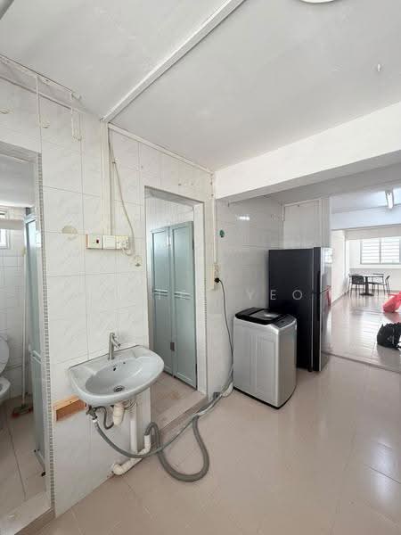 21 Ghim Moh Road, 21 Ghim Moh Road, Tanglin / Holland / Bukit Timah, 2 Bedrooms, 743 sqft, HDB Flat For Rent, by Hester Yeo, 500281482 - Bathroom - PropertyGuru.com.sg