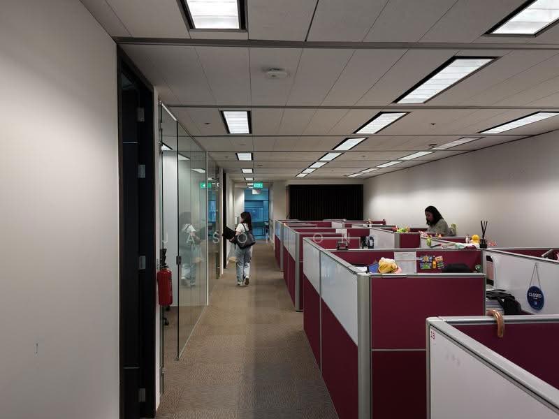 Gateway East, 152 Beach Road, Beach Road / Bugis / Rochor, 2,592 sqft, Office For Rent, by Jason Ong, 500281498 - CommercialGuru.com.sg