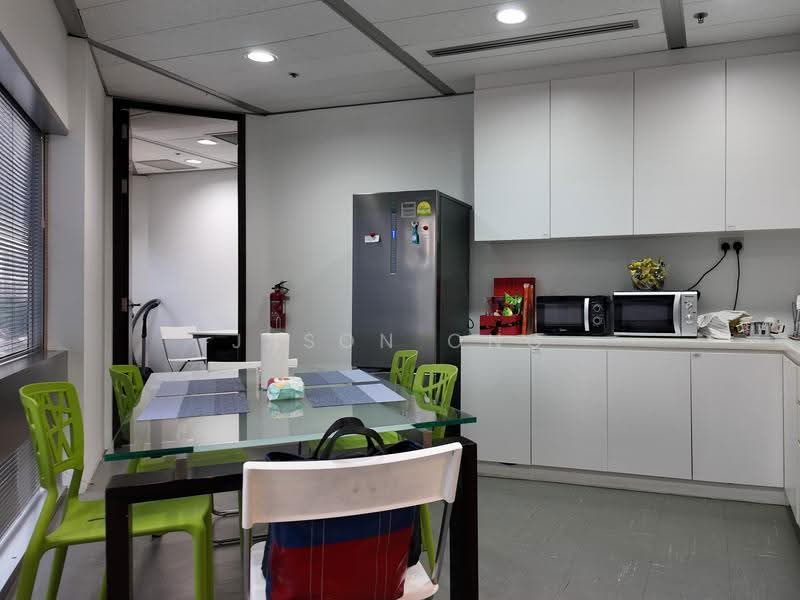 Gateway East, 152 Beach Road, Beach Road / Bugis / Rochor, 2,592 sqft, Office For Rent, by Jason Ong, 500281498 - CommercialGuru.com.sg