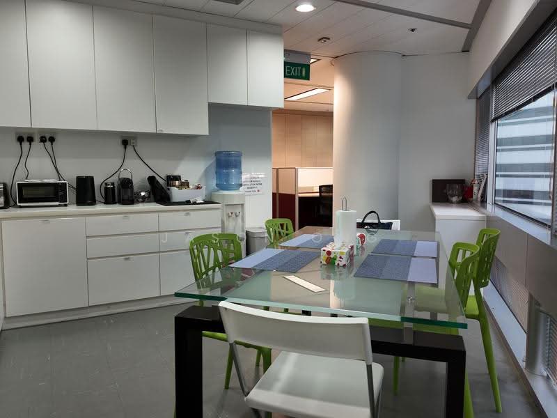 Gateway East, 152 Beach Road, Beach Road / Bugis / Rochor, 2,592 sqft, Office For Rent, by Jason Ong, 500281498 - CommercialGuru.com.sg